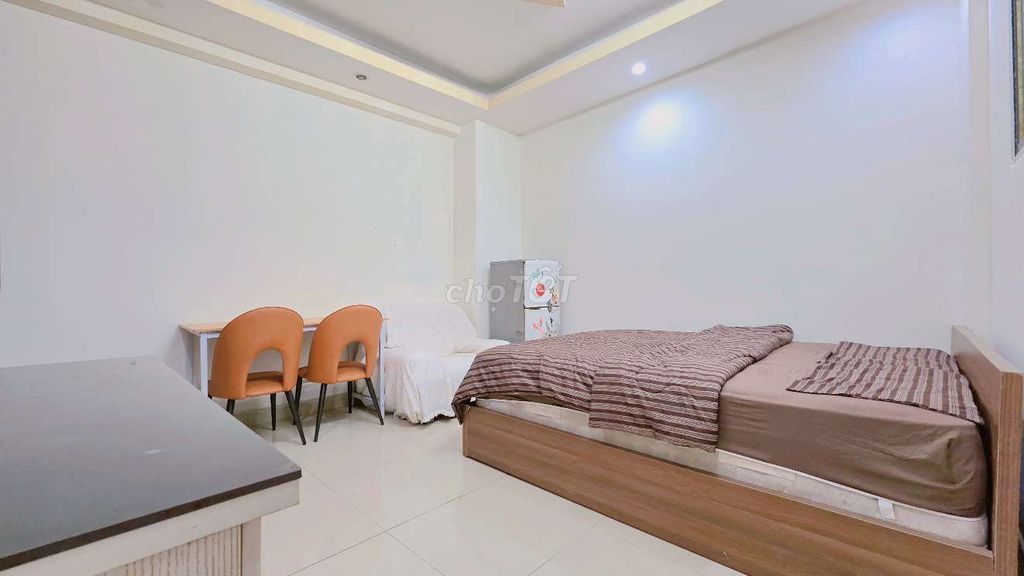 Фото 3: Полностью меблированная комната 28м², первый этаж, рядом с Hàng Xanh !!!