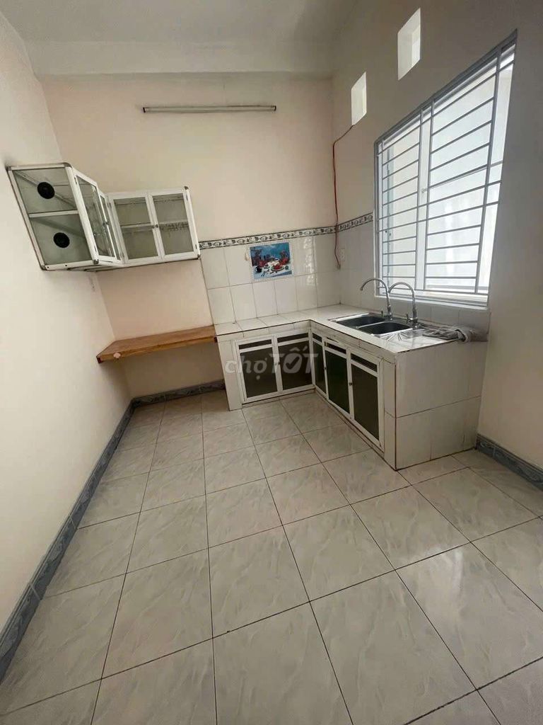 Фото 2: Сдаётся 1-й этаж, более 100 м², переулок для грузовиков — Хо Ван Хюэ, квартал 9, Фу Нюан
