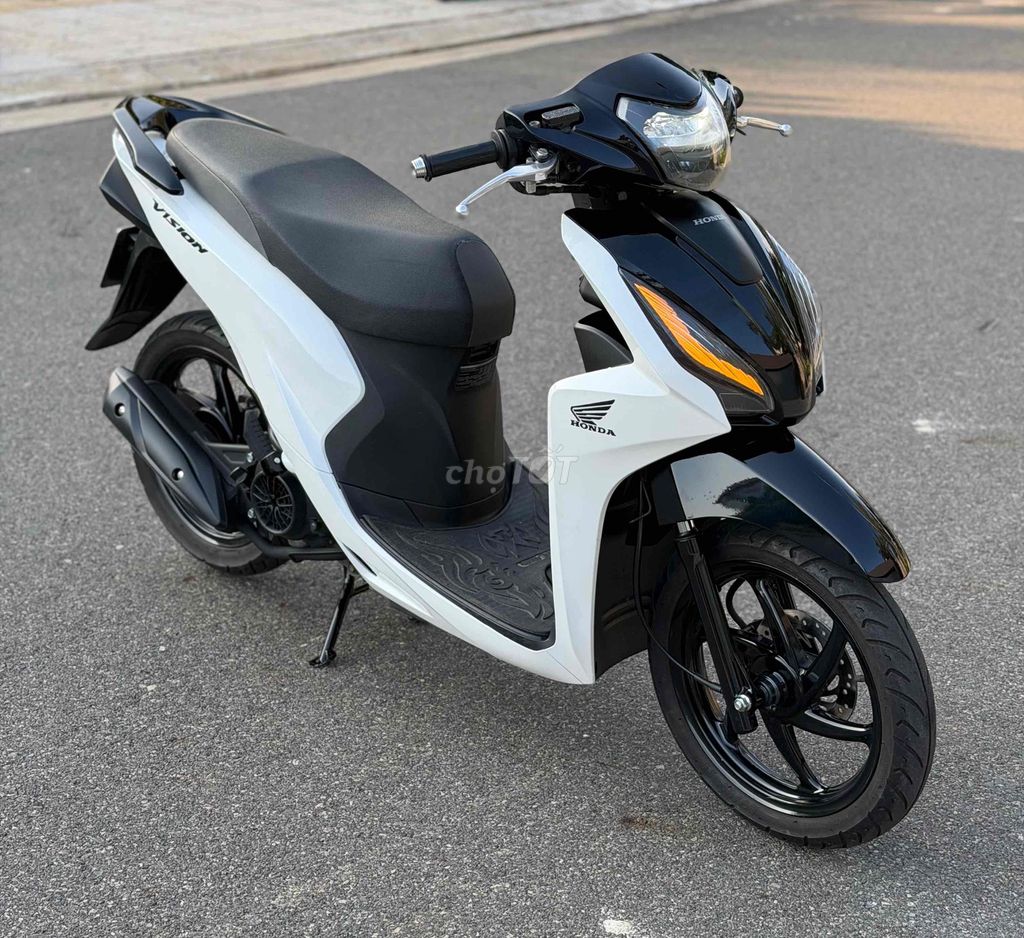 Фото 3: Honda Vision 2017 Белый черный 15398 км