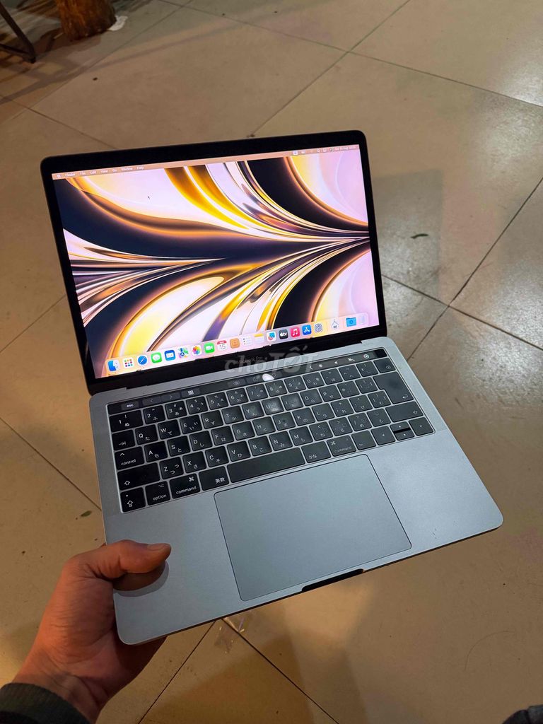 Macbook Pro 2017 i5 8GB/256GB Touch Bar Серый