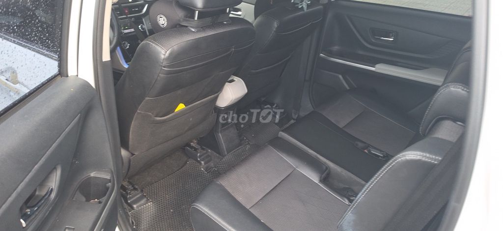 Фото 3: Toyota Veloz Cross Top 2025 белый 7 мест 41 000 км