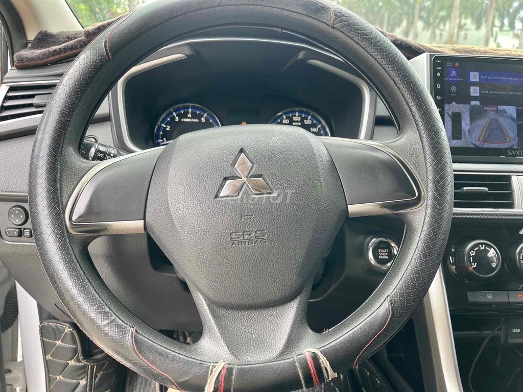 Фото 3: Mitsubishi Xpander 2023 белый, автоматическая коробка передач, 7 мест