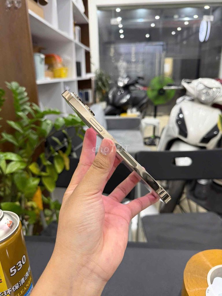 Фото 2: Apple iPhone 14 Pro Max 128G Vàng A16 Bionic 83%