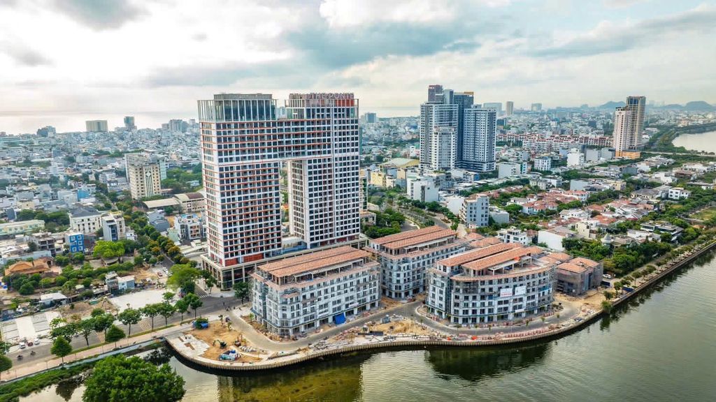 Фото 3: Срочно продается Duplex The Ponte на высоком этаже с видом на море, можно сразу заезжать