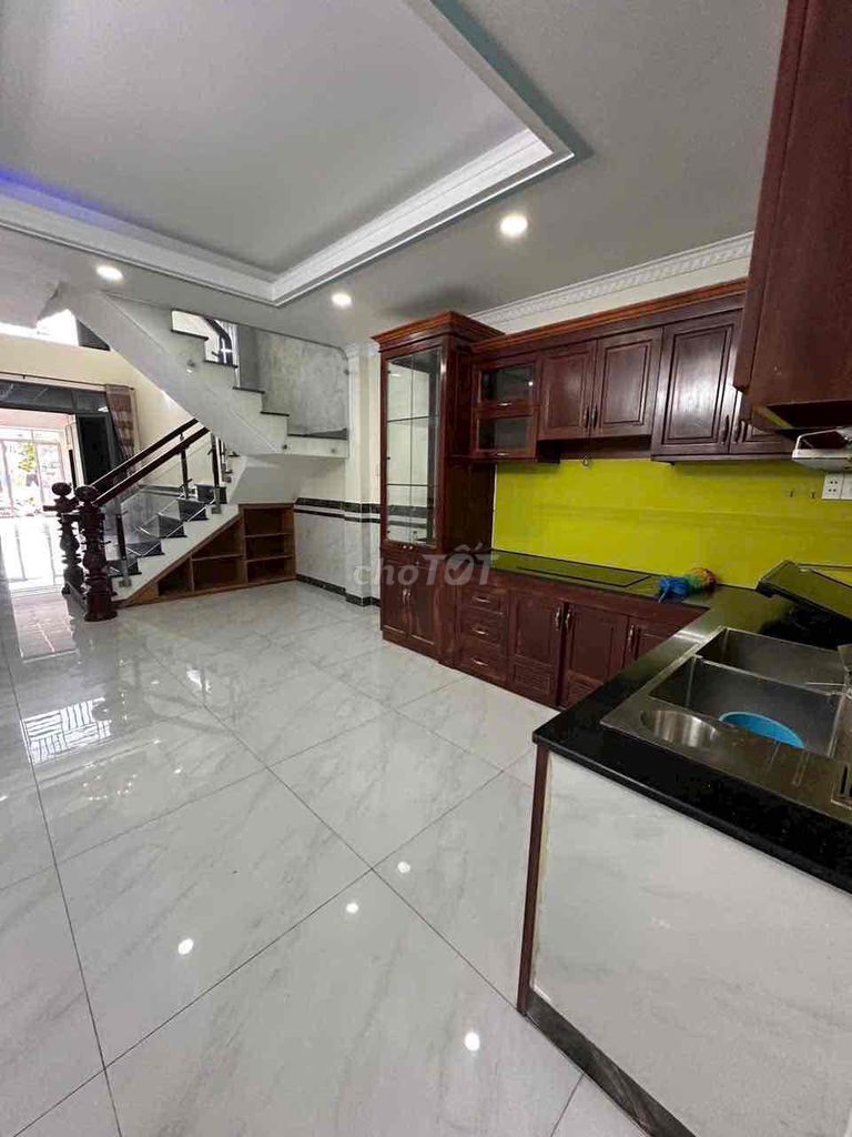 Фото 3: Сдается дом, фасад на улице Тан Тхой Хиеп 14, район 12, 480 м², 4 спальни, 5 санузлов, 15 млн, красивый