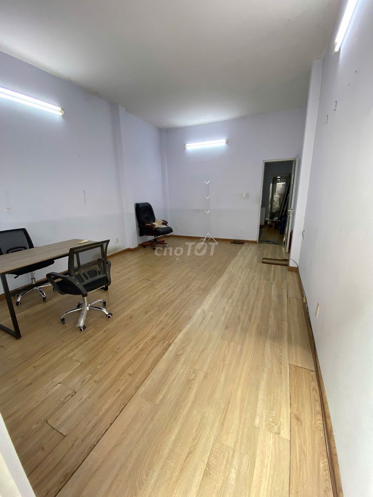 Фото 2: Аренда офиса 35 м² Бау Кат 6, район Тан Бинь