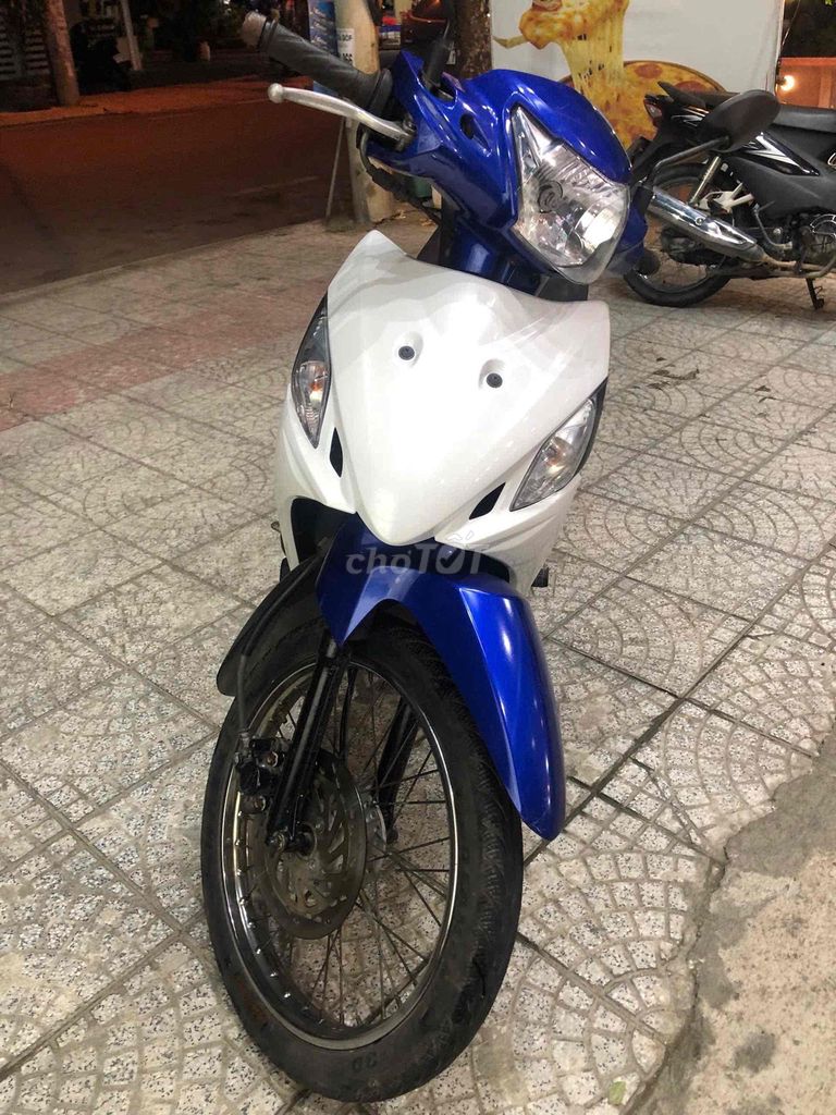 Фото 3: Suzuki Viva 115 Fi бело-синий, механическая коробка передач