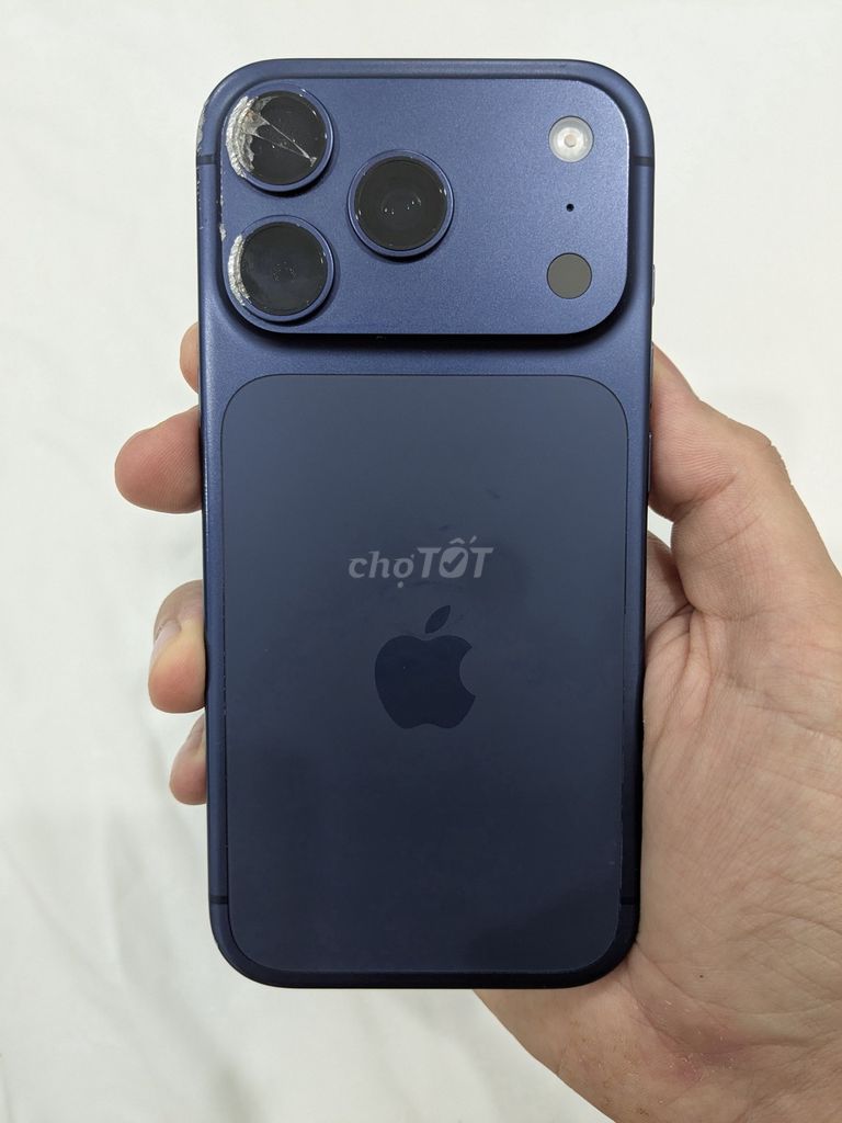 Фото 3: Apple iPhone 17 Pro 256GB темно-синий б/у