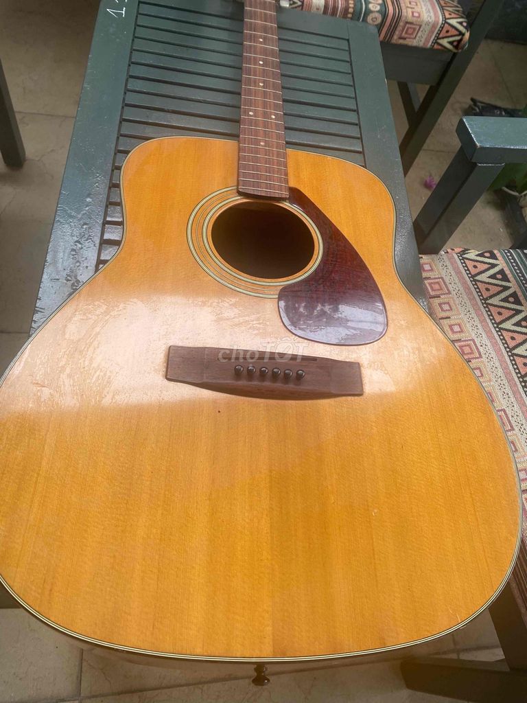 Фото 2: Акустическая гитара Yamaha FG-200 из японской ели