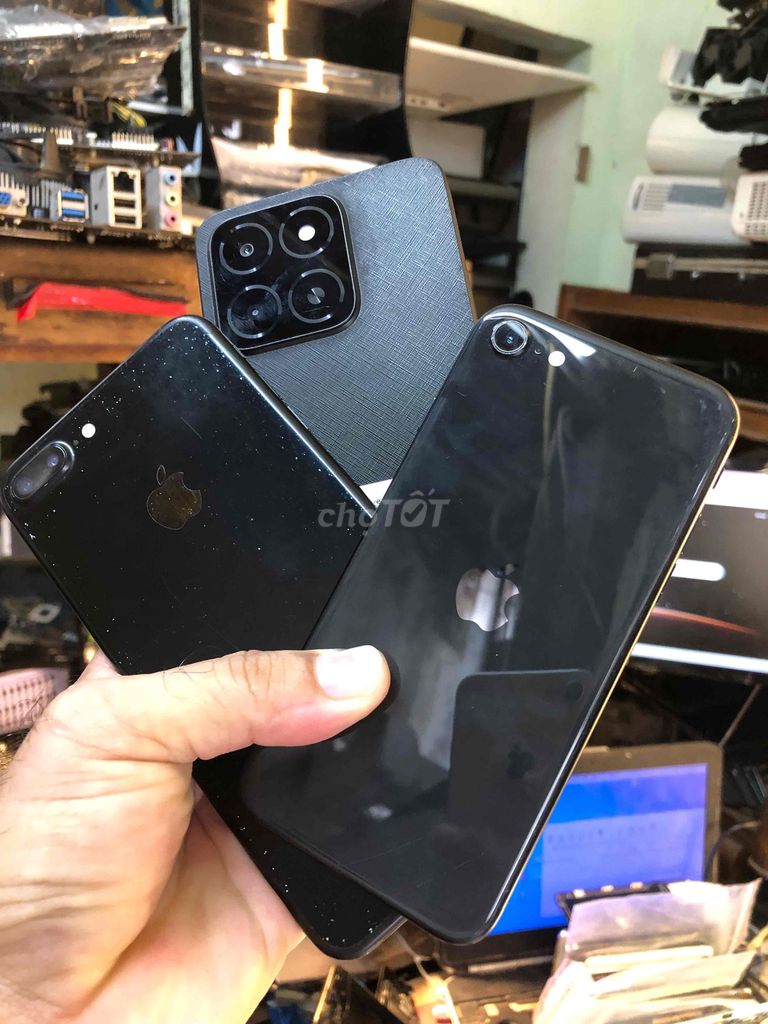 Фото 3: iPhone SE 2-го поколения 64GB, чёрный, в отличном состоянии
