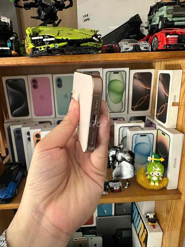 16 Pro 128GB золотой Вьетнам