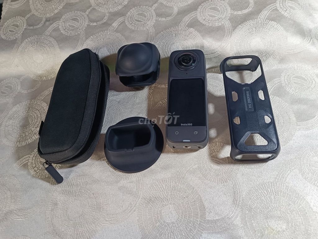 Черный экшн-регистратор Insta360 One X4