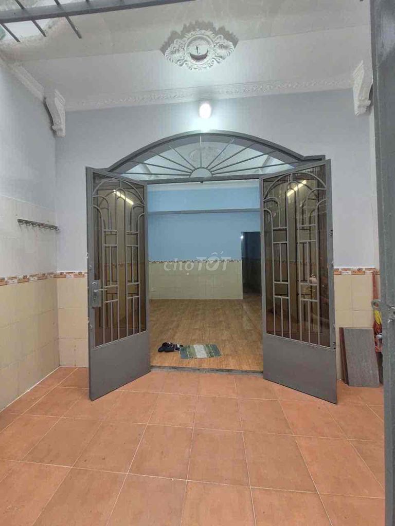 Фото 2: Переулок 1/ Тан Куи рядом с Aeon. 4x15м, 1 этаж + 1 мансарда, 3 спальни, 2 санузла