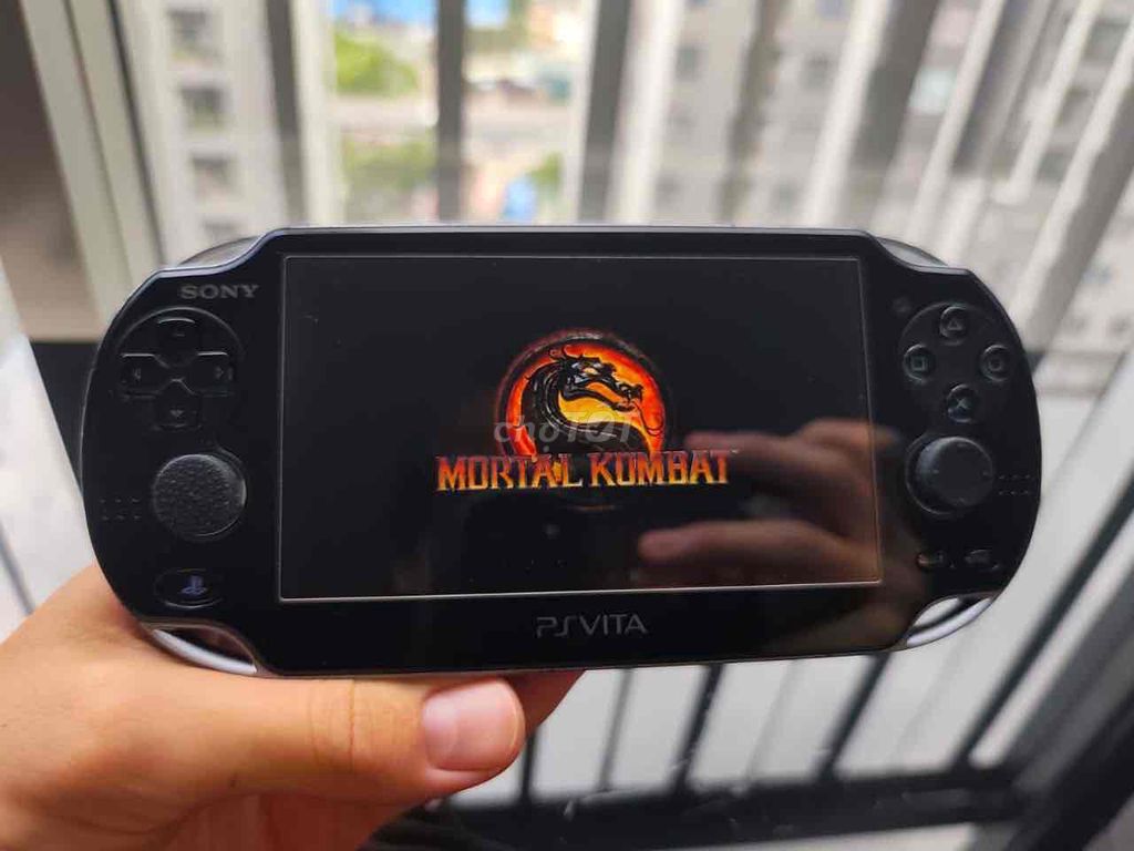 Игровая консоль Sony PS Vita 8GB черная