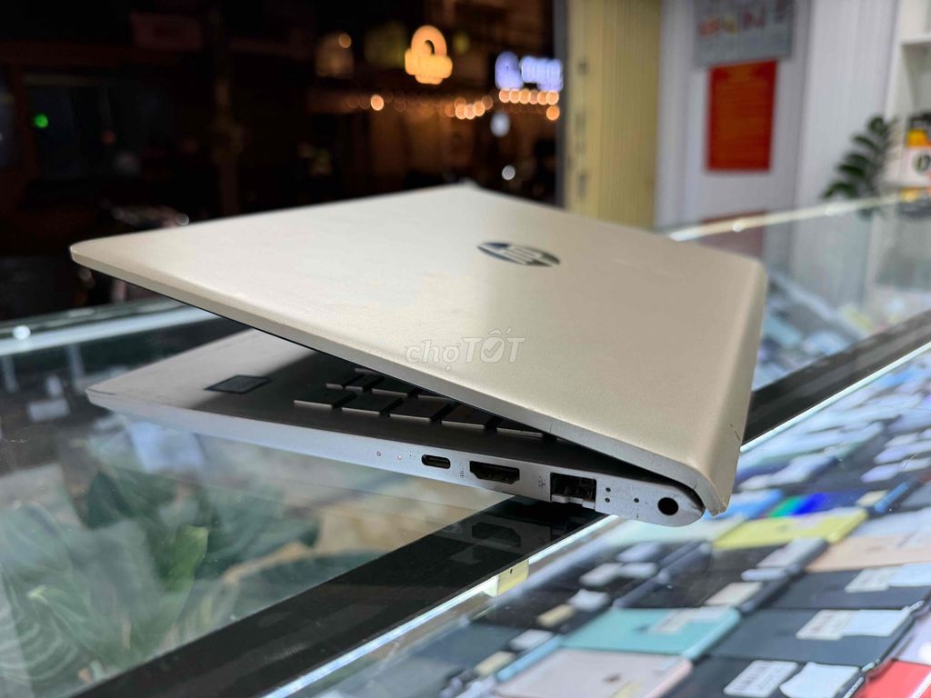 Фото 3: HP PAVILION 15 i5-8250U 14 inch 4GB/120GB SSD