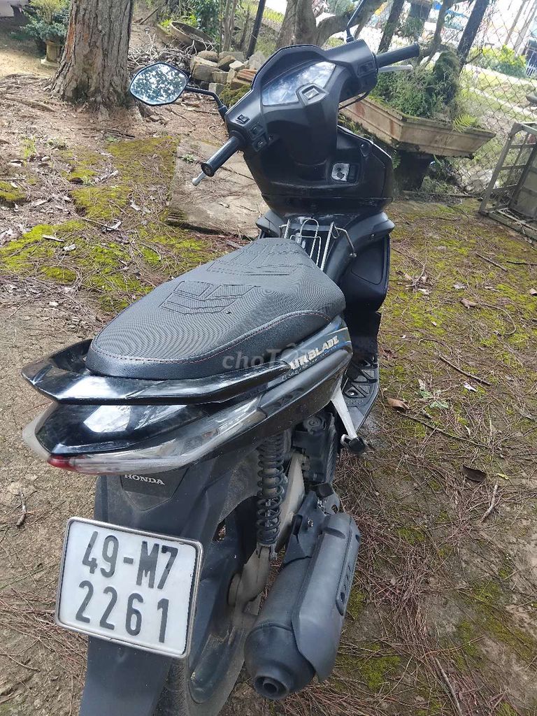Фото 2: Honda Air Blade черный