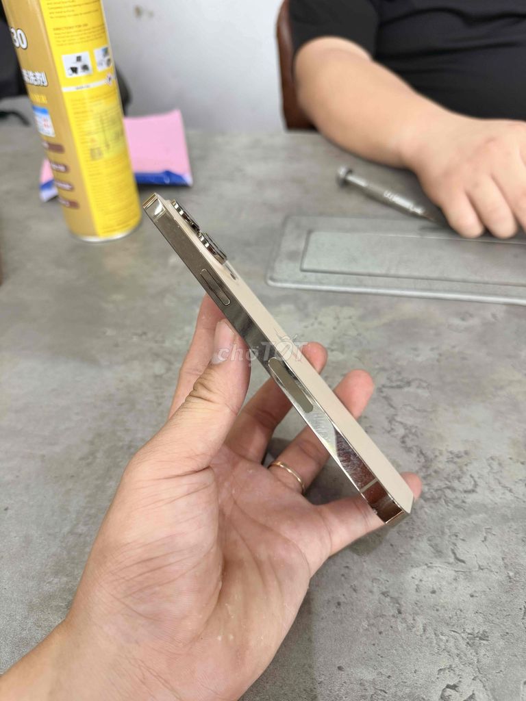 Фото 2: Apple iPhone 14 Pro Max 128GB Золотой