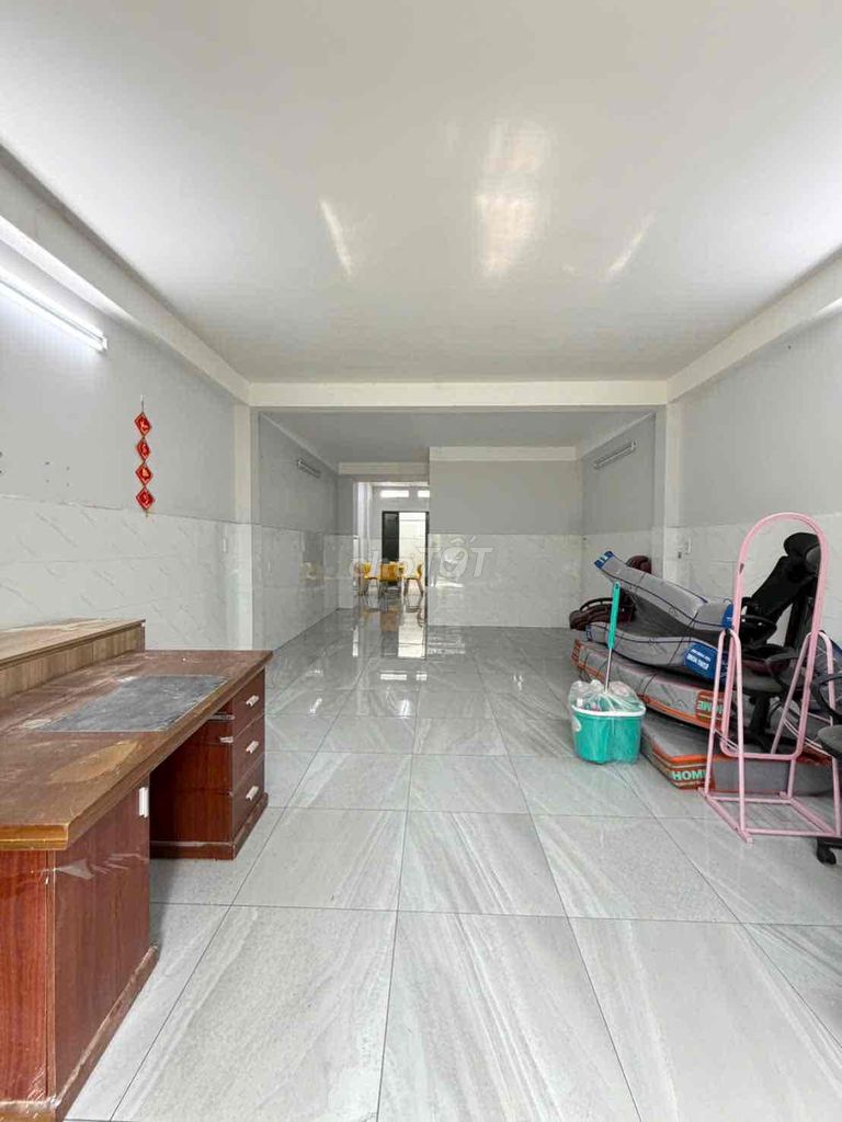 Фото 2: Сдается дом THOẠI NGỌC HẦU, переулок 7 м [4,5 м x 18 м], 1 этаж, 2 спальни, 2 санузла
