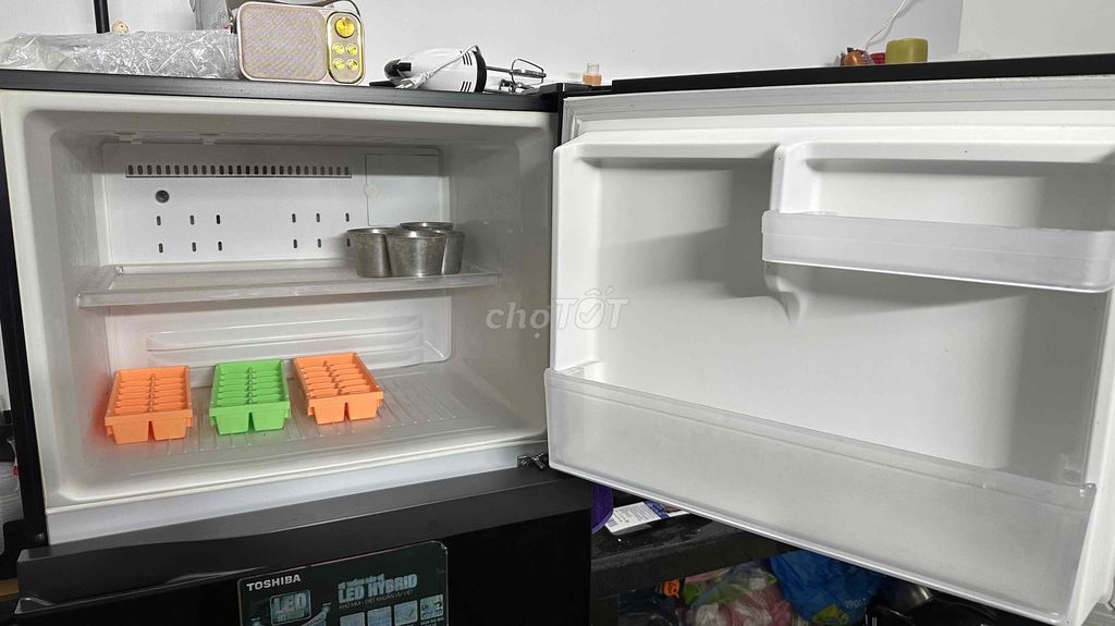 Фото 2: Холодильник Toshiba Inverter 360L черный, энергосберегающий
