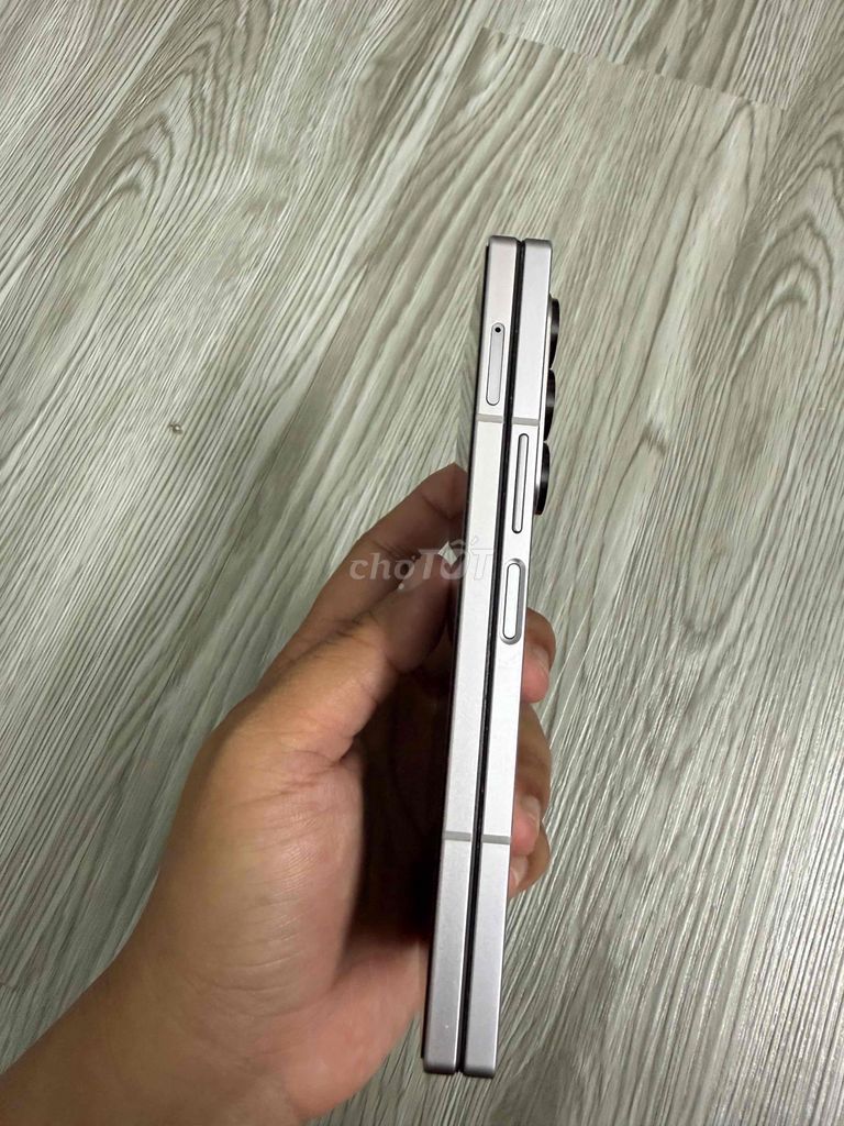 Фото 2: Samsung Galaxy Fold 6 серебристый