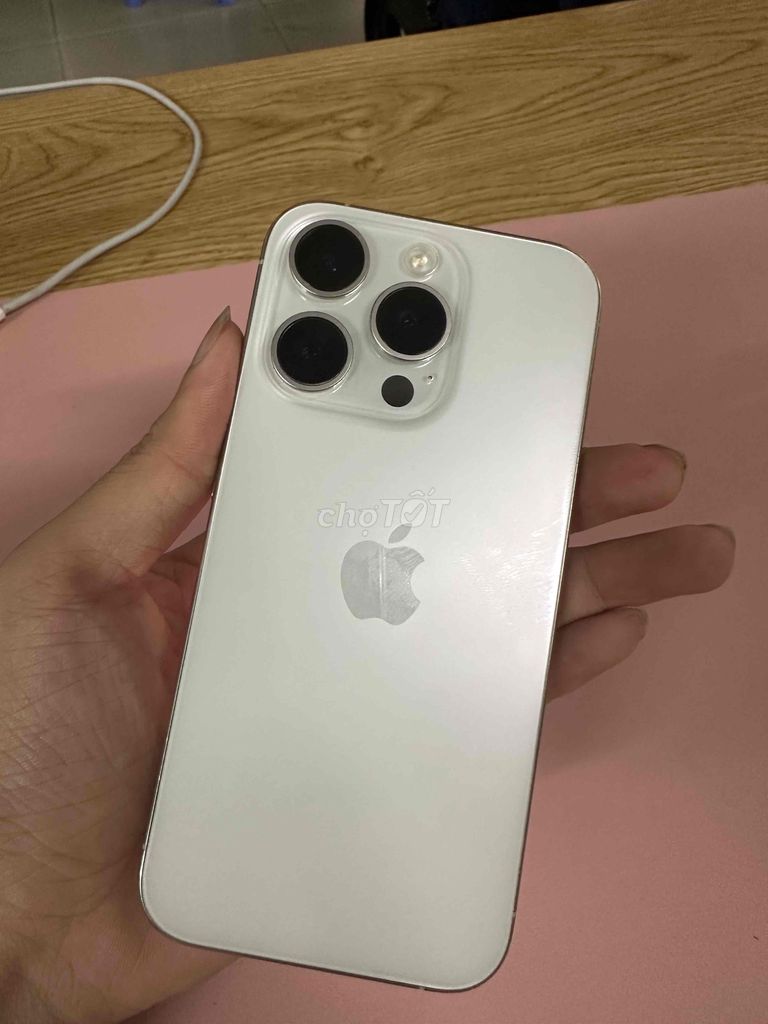 Apple iPhone 15 Pro 128GB Белый 84%