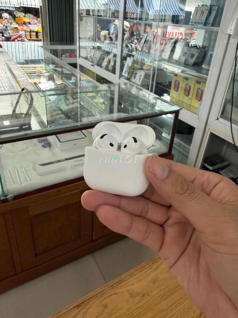 Наушники Apple AirPods 4 с активным шумоподавлением, белые