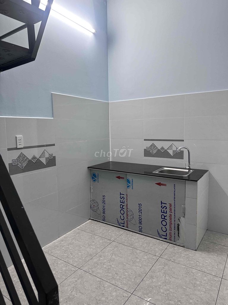 Фото 2: 🏠 ИЩЕМ 1 ЧЕЛОВЕКА ДЛЯ СОВМЕСТНОГО ПРОЖИВАНИЯ В ЦЕЛОМ ДОМЕ В РАЙОНЕ 4 📍 Адрес: Переулок 144/44 Нгуен