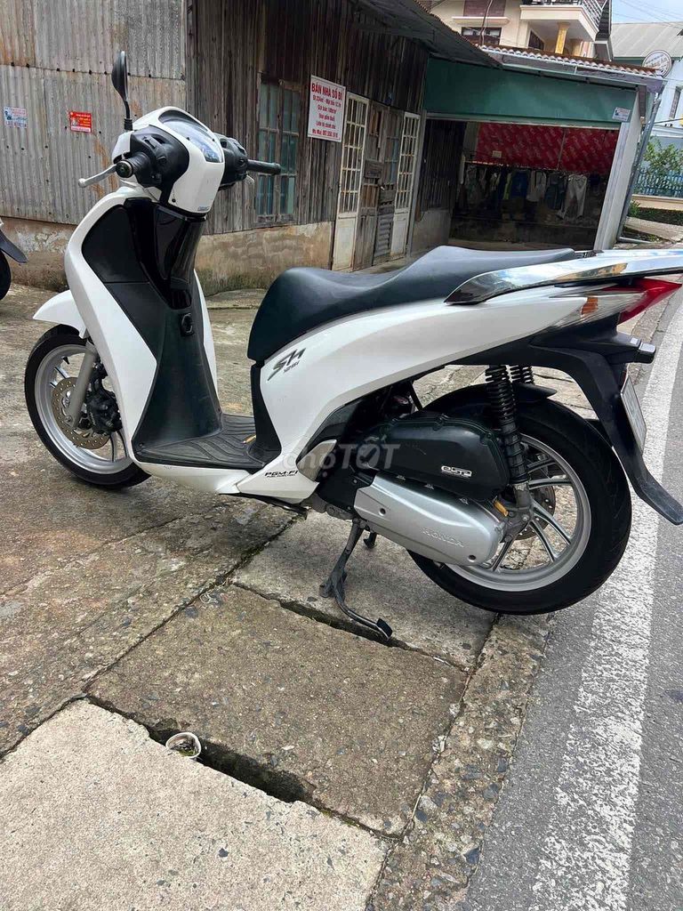 Фото 2: Honda SH Việt 2015 Белый 53 000 км