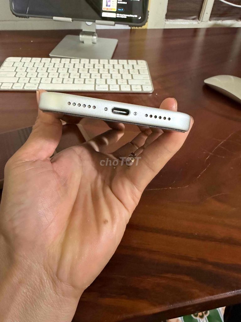 Фото 3: iPhone 17 Pro Max белый, ещё на гарантии