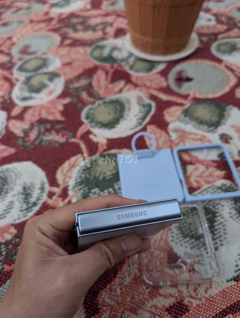 Фото 2: Samsung Z Flip 6 Серый 512GB 12GB Вьетнам