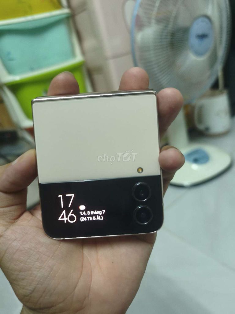 Samsung Z Flip 4 почти новый, полный комплект