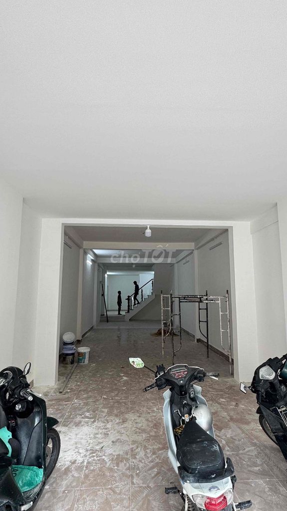 Фото 3: Фасад B92 Bạch Đằng, p2 Tân Bình, 35 млн/мес (100 м²)