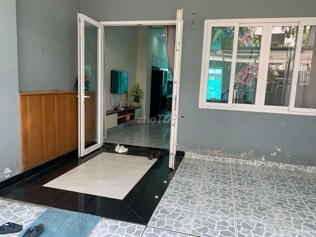 Фото 2: Продаётся дом, площадь 5x15 м = 75 м², дом построен: 1 первый этаж, 2 верхних этажа, цена продажи 7,980 млрд.