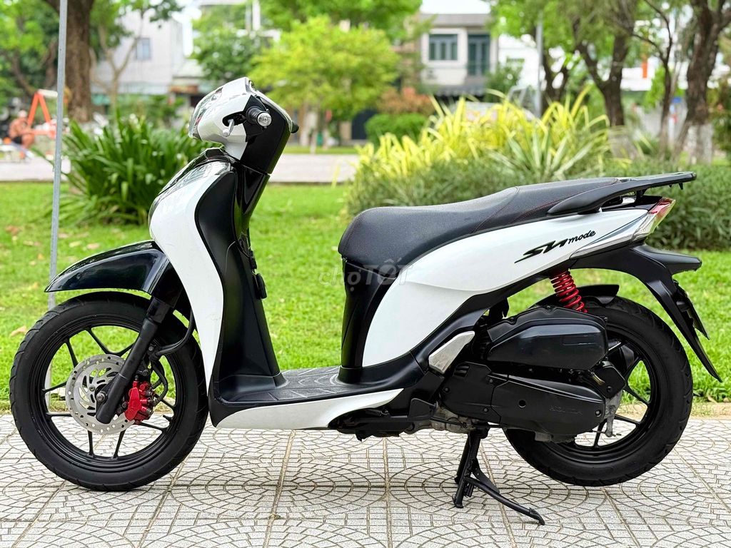 Фото 2: Honda SH Mode 2015 Белый черный Smartkey