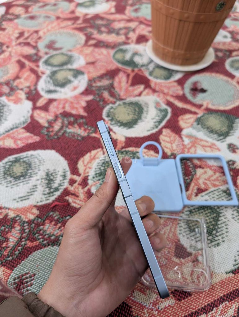 Фото 3: Samsung Z Flip 6 Серый 512GB 12GB Вьетнам