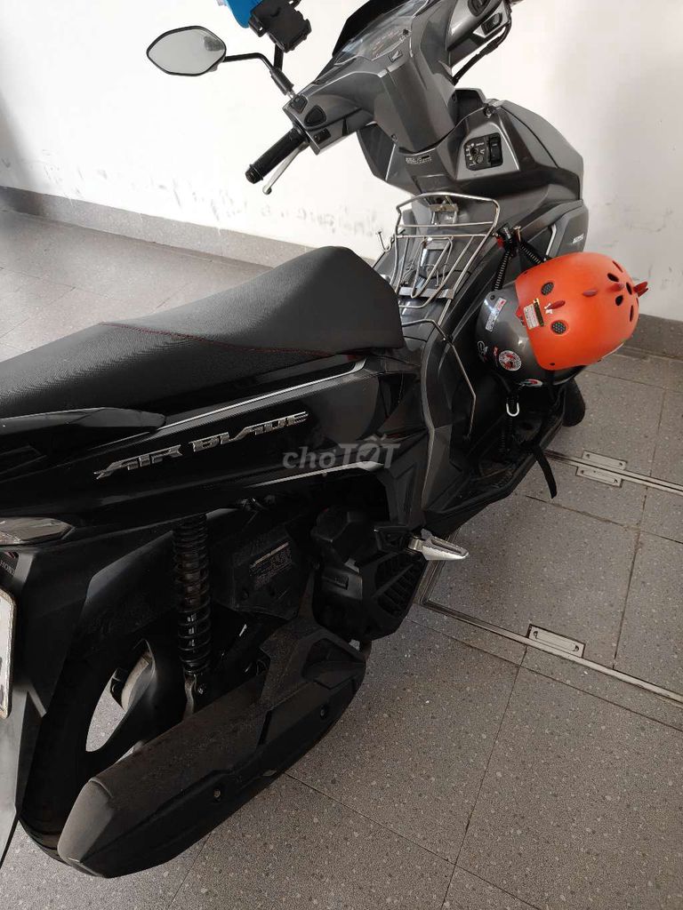 Фото 2: Honda Air Blade 125cc 2017 черно-серый