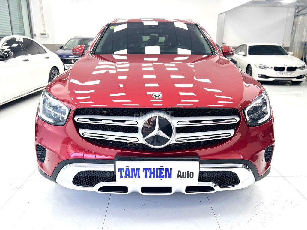 Mercedes-Benz GLC 200 2022 Красный 60 тыс. км