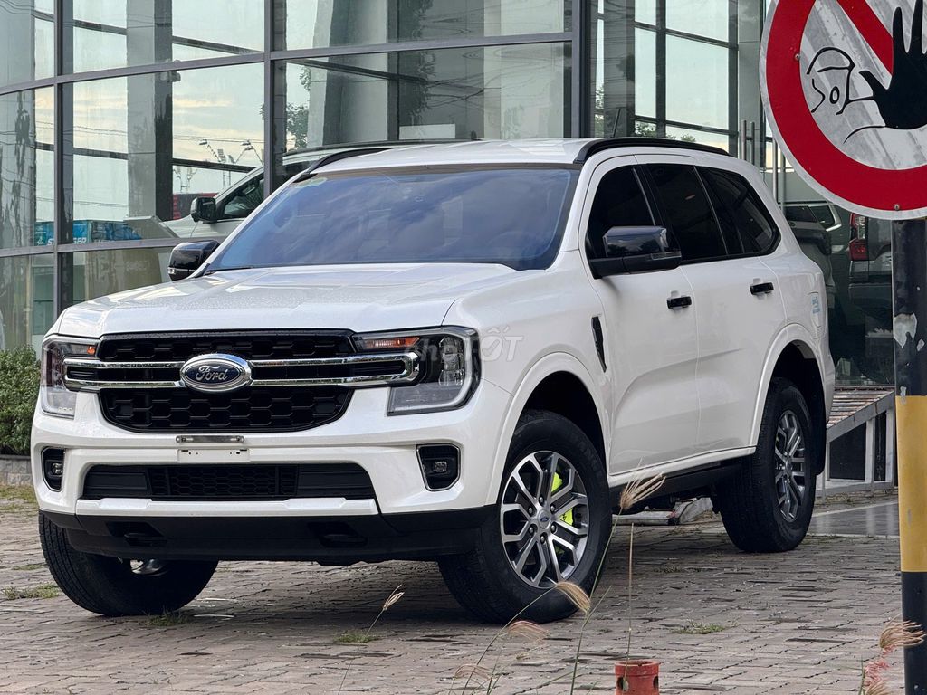 Ford Everest Ambiente 2025 Белый 25.000км