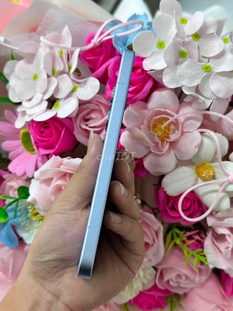 Фото 2: Oppo Reno15 Pro 256GB светло-голубой, 12GB RAM, есть небольшие царапины