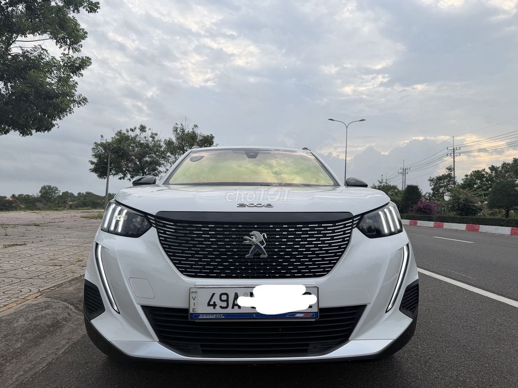 Семейный автомобиль Peugeot 2008 GTline 5 мест 2022, гарантия 5 лет