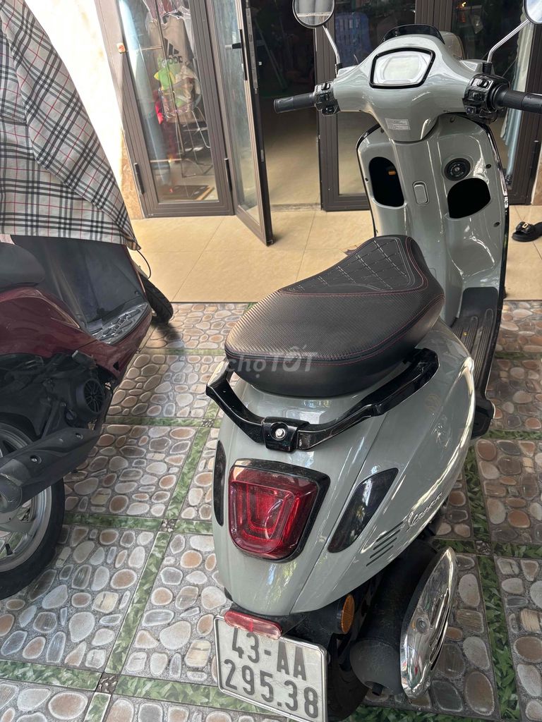 Скутер Vespa 50cc для женщин, серый