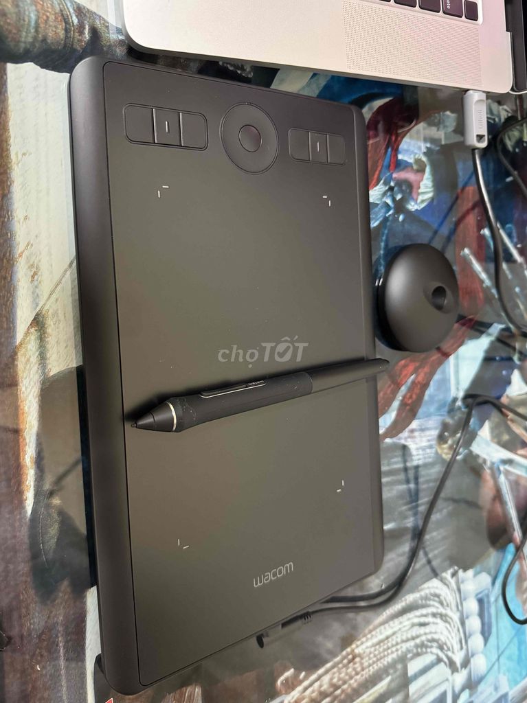 Фото 2: Графический планшет Wacom Intuos Pro PTH 460 Small