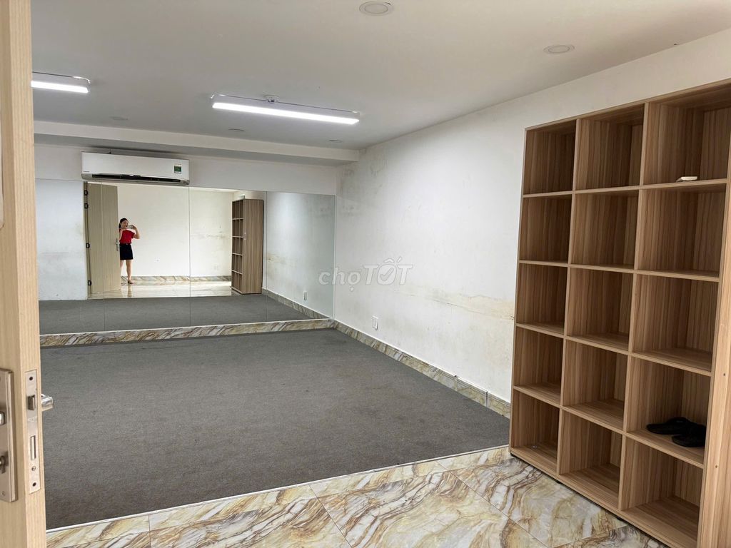 Фото 3: ДОМ НА УЛИЦЕ ХОАНГ ХОА ТХАМ, ПЛОЩАДЬ: 7x18 м, 1 ЭТАЖ + 2 ЭТАЖА, СДАЁТСЯ В АРЕНДУ