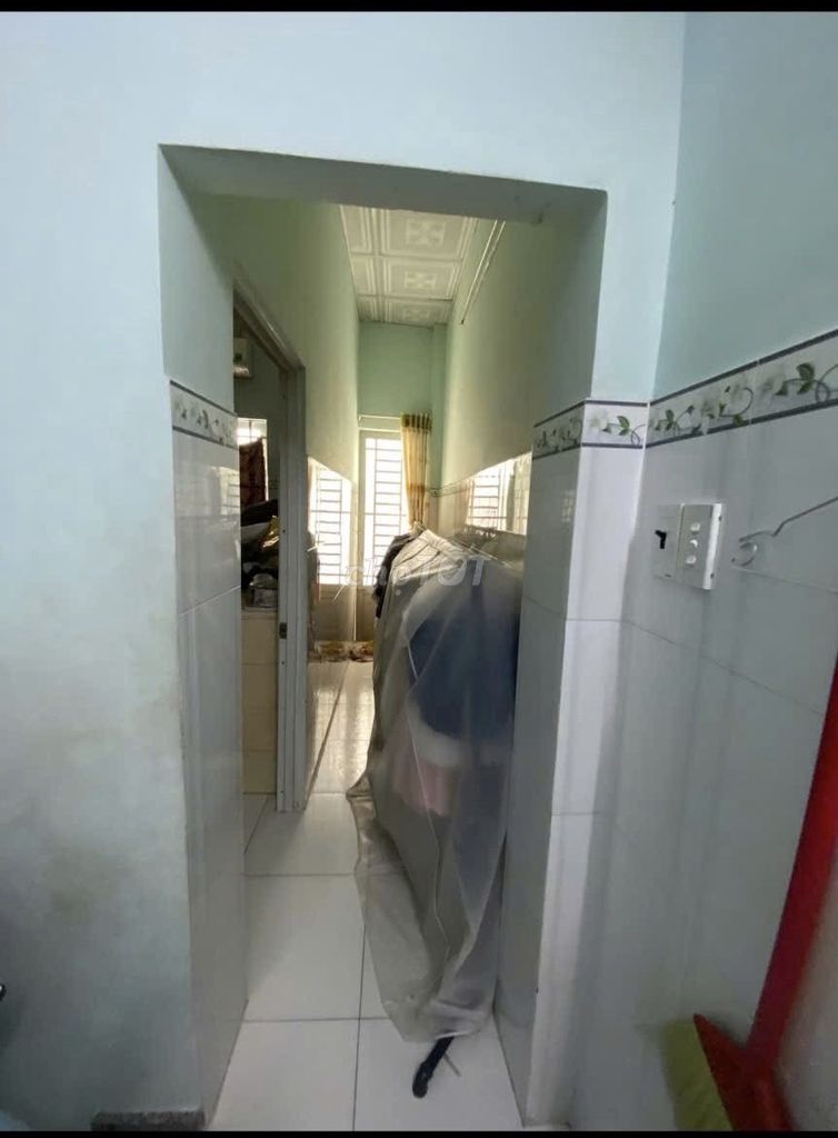 Фото 3: Дом 1 этаж бетонный, 3.3м x 12м, 2 спальни, 2 санузла, переулок 3м Ло Гом