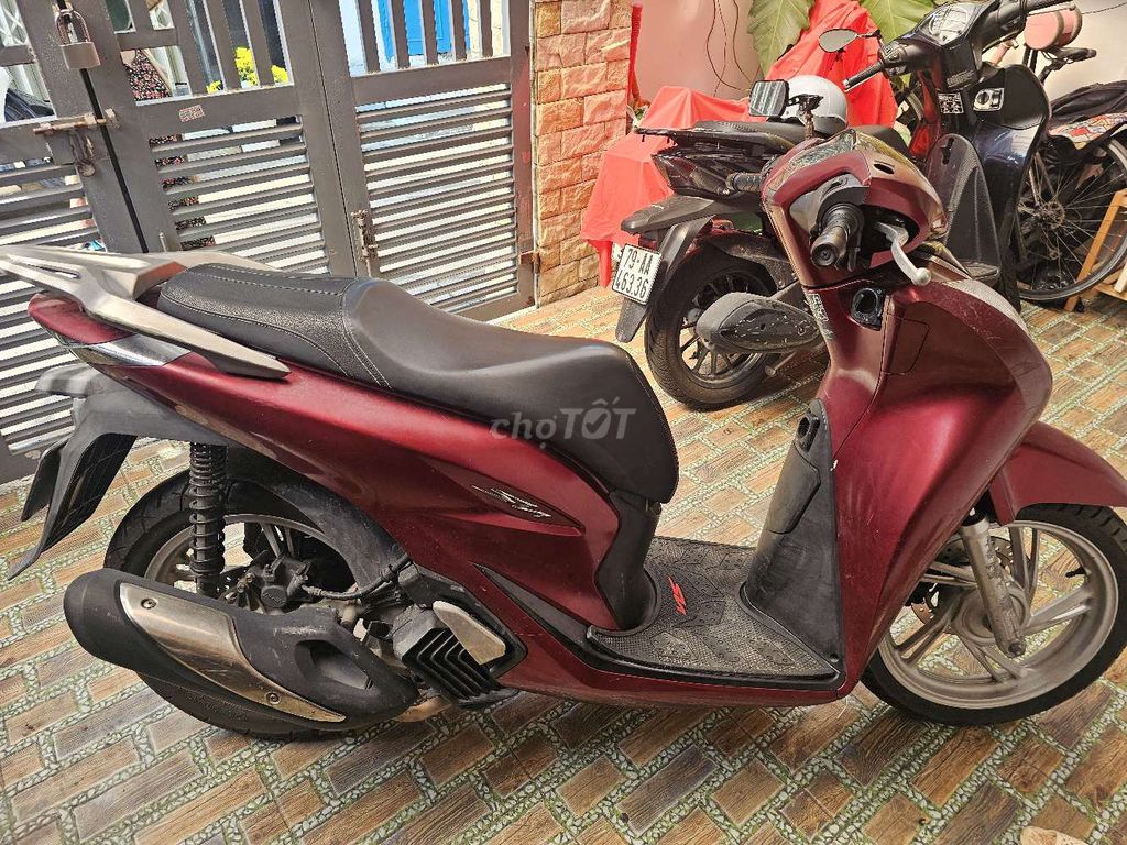 Фото 2: Honda SH 2020 красный 40 000 км