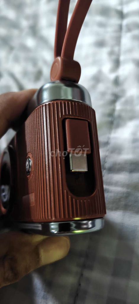Фото 2: Внешний аккумулятор 10000mAh в стиле ретро-камеры