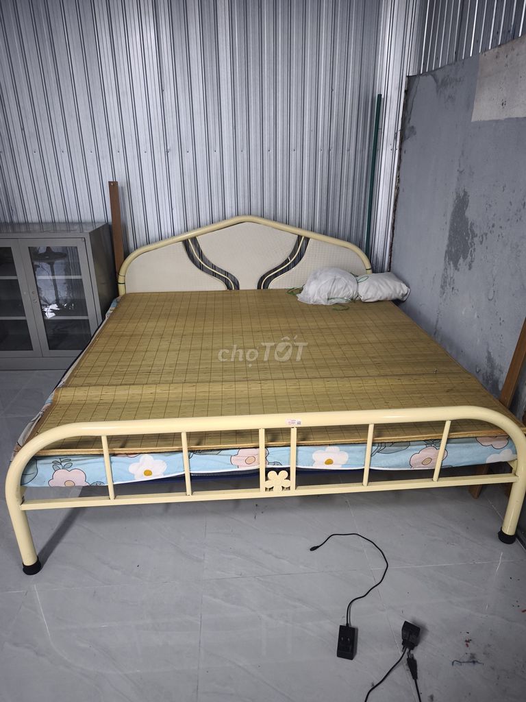 Кровать железная, цвет золотистый крем, 1,8м x 2м