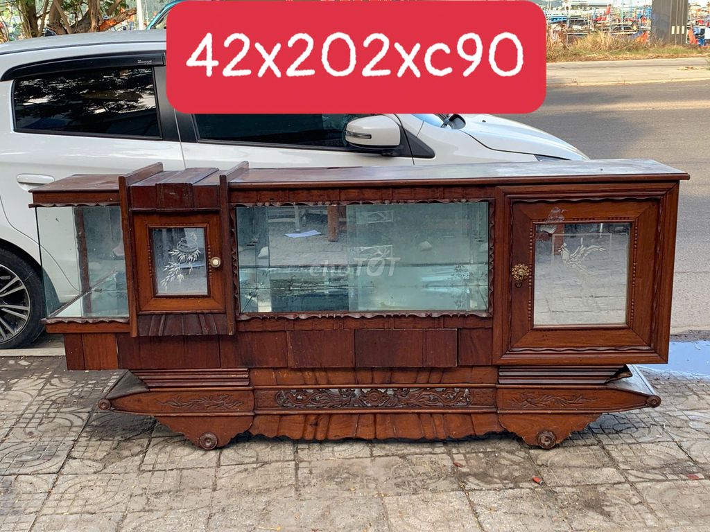 Витрина из темного дерева 42x202x90