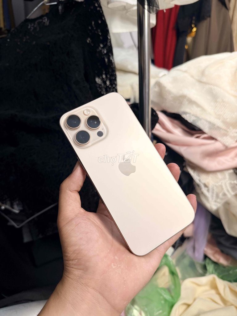 Фото 2: Apple iPhone 16 Pro Max 256GB Золотой