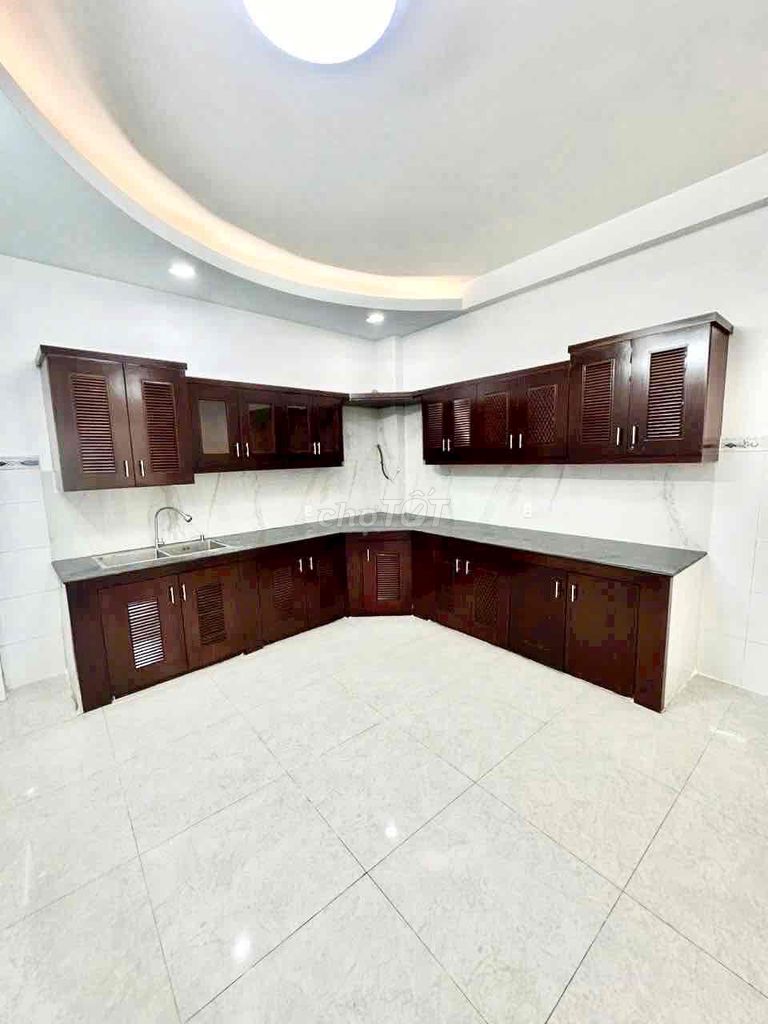 Фото 3: Аренда дома на улице Го Зау. 4x14м — 1 первый этаж, 1 антресоль, 1 второй этаж